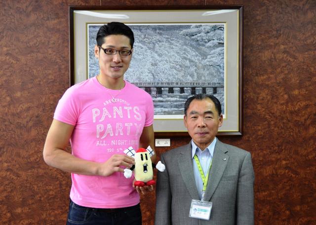 全日本男子バレーボールチーム　石島雄介選手が町を表敬訪問しました！