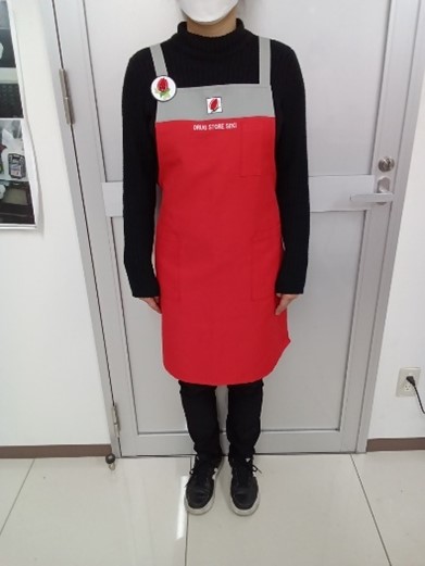 ワッペン身につけた従業員